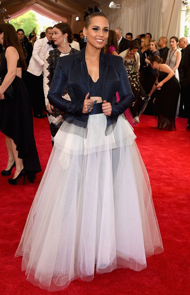 Alicia Keysist läks samuti õhtu teema, milleks oli «Hiina sahinad», mööda. Lauljatari Jean Paul Gaultier kostüüm oli aasta suurima moesündmuse jaoks märkimisväärselt igav.