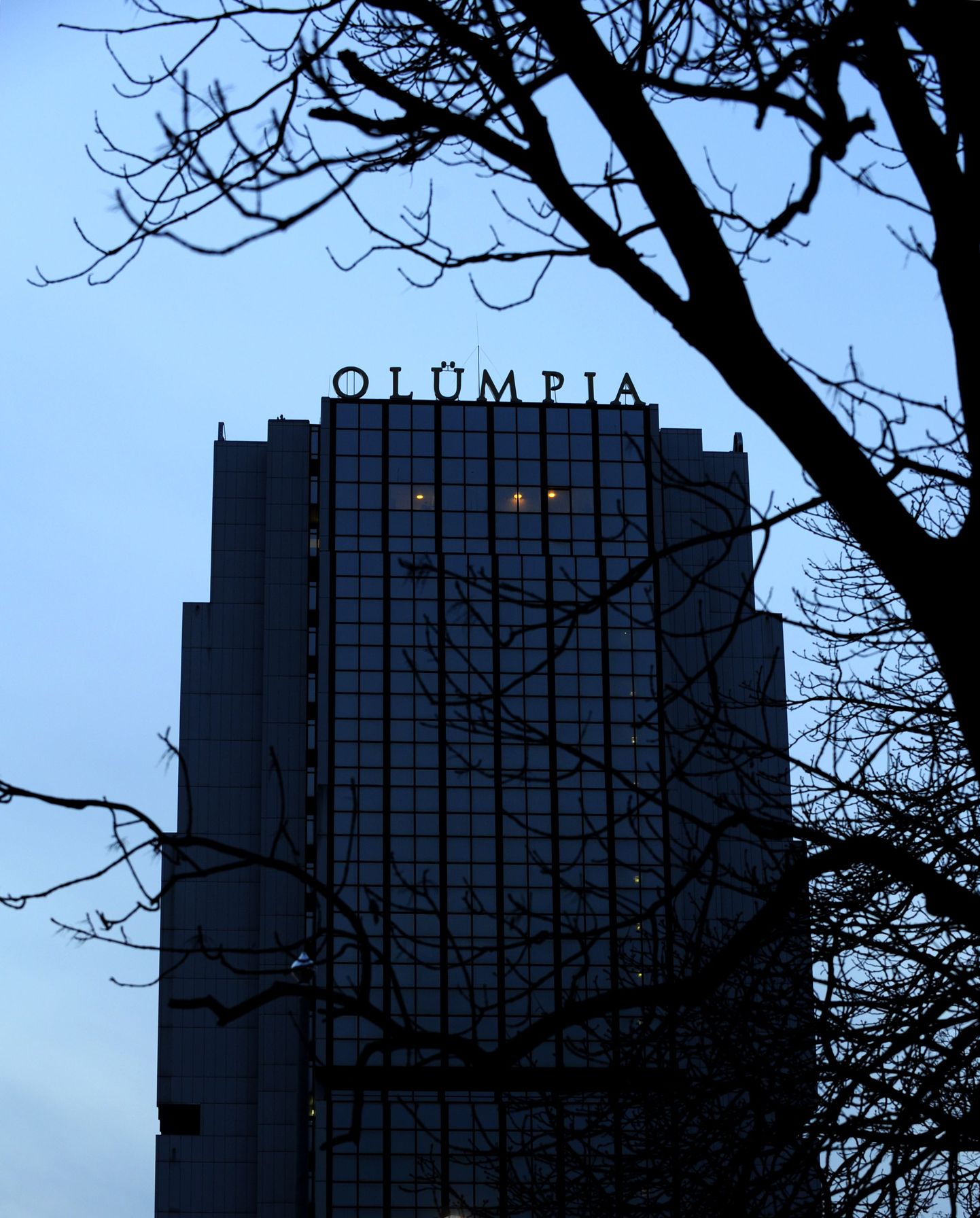 Eestis maksab hotellituba keskmiselt 423 krooni. Pildil Olümpia hotelli pimedad aknad.