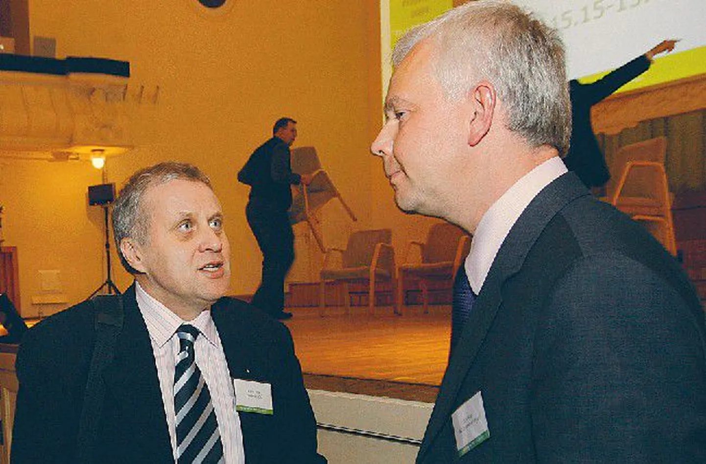 Ettevõtjad Rein Kilk (vasakul) ja Jüri Käo kinnitavad, et Eesti ei tohi mingil juhul eurole ülemineku võimalust käest lasta. Käo sõnul aitaks euro taastada meie majanduse usaldusväärsuse.