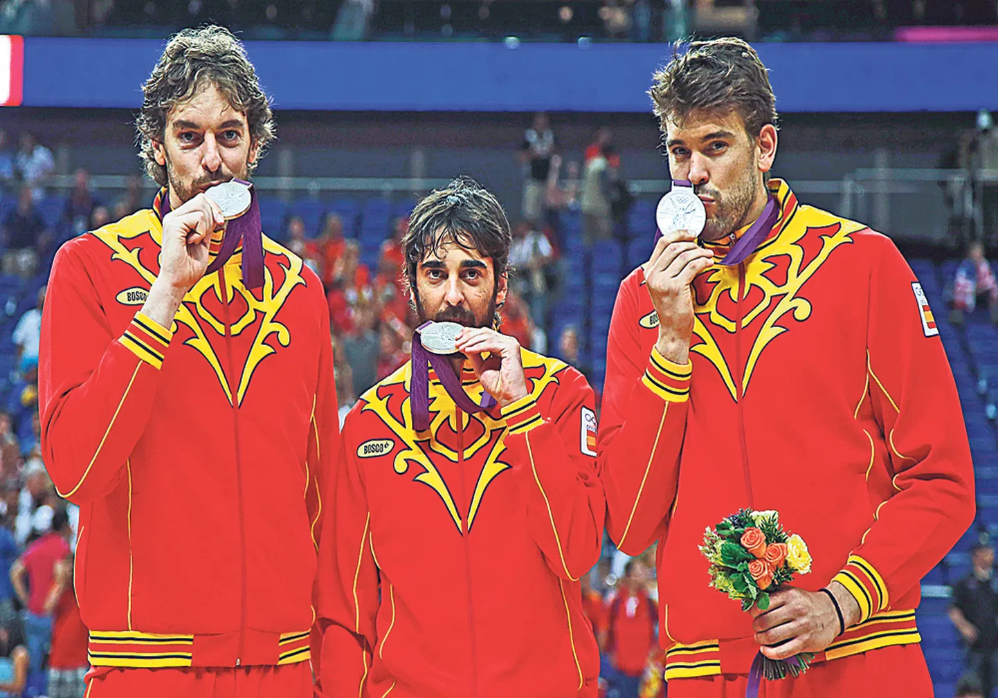 Hispaania tugitalad Pau Gasol, Juan Carlos Navarro ja Marc Gasol Londoni olümpia hõbemedalitega. MMil tahetakse USA-lt revanši.