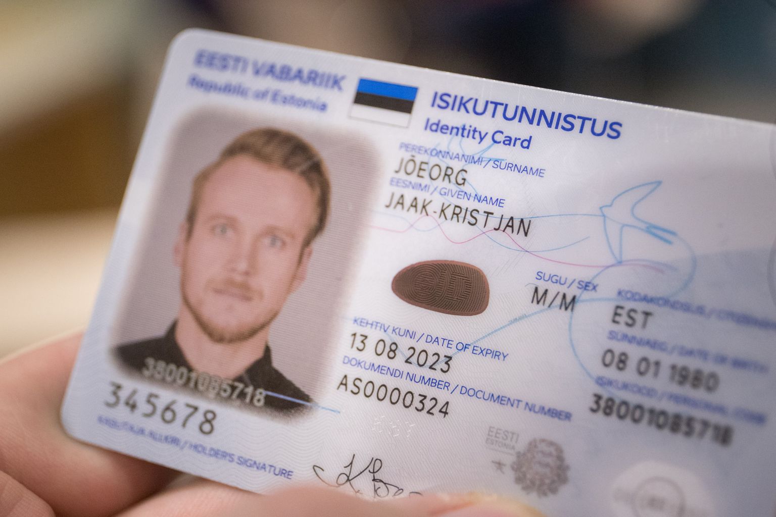 Esimene uus ID-kaart