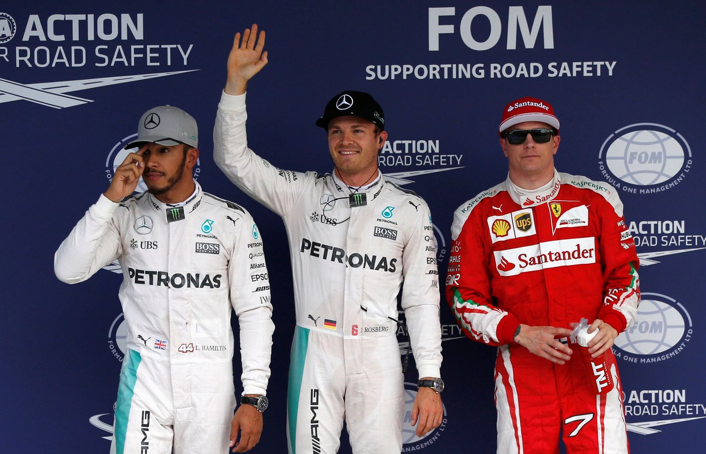 Nico Rosberg (keskel) ja Kimi Räikkönen, vasakul veel Lewis Hamilton.