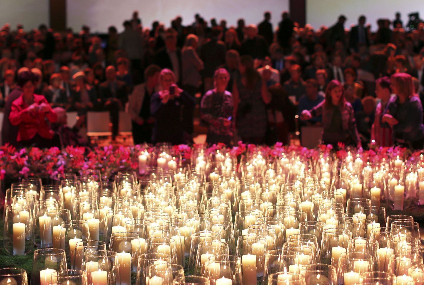 Lennu MH17 hukkunud reisijate lähedased kogunesid möödunud nädalal Hollandis mälestusteenistusele.