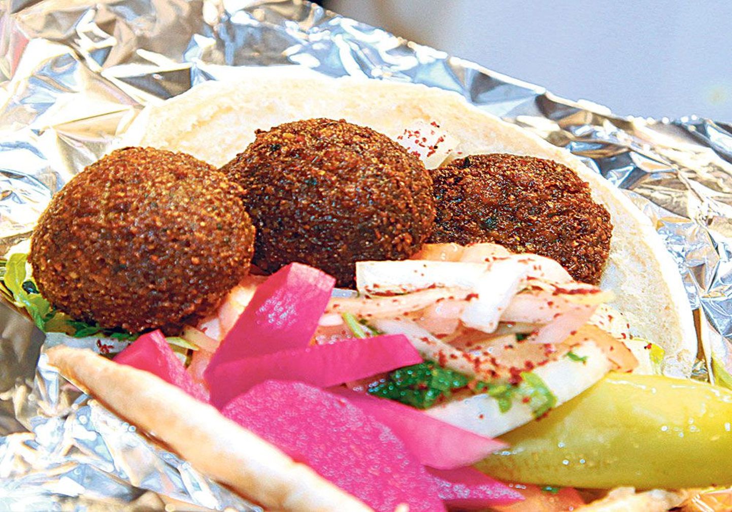 Taimetoit: falafel'id ehk frititud kikerhernepallid ja salat.