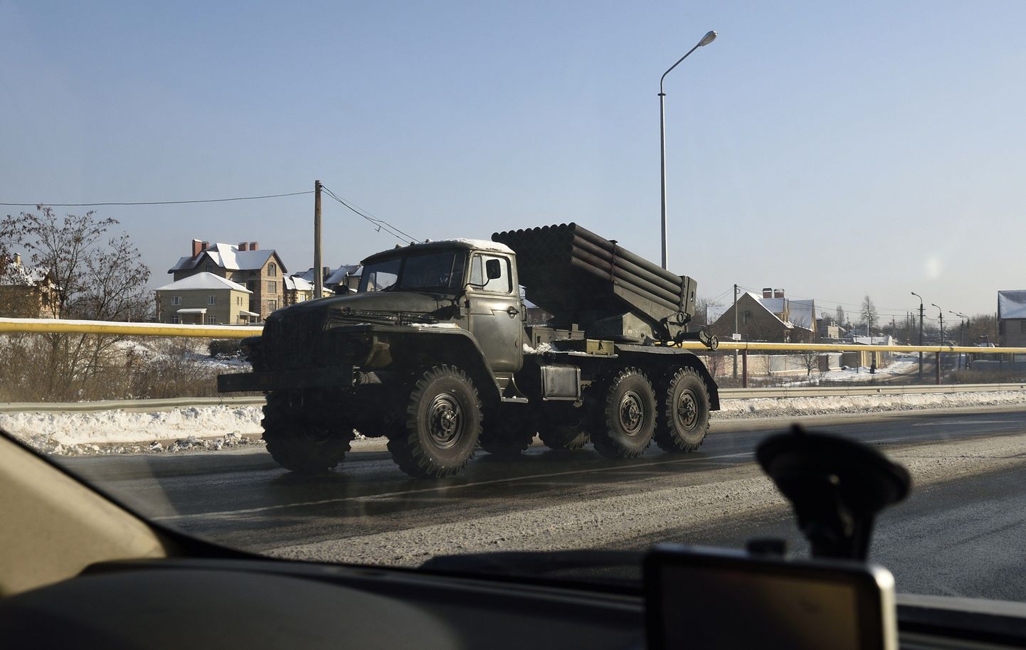 Ida-Ukrainas Makijivkas sõitis ringi Katjuša rakettidega auto, mil puudus igasugune tähistus. Foto on tehtud 3. detsembril.