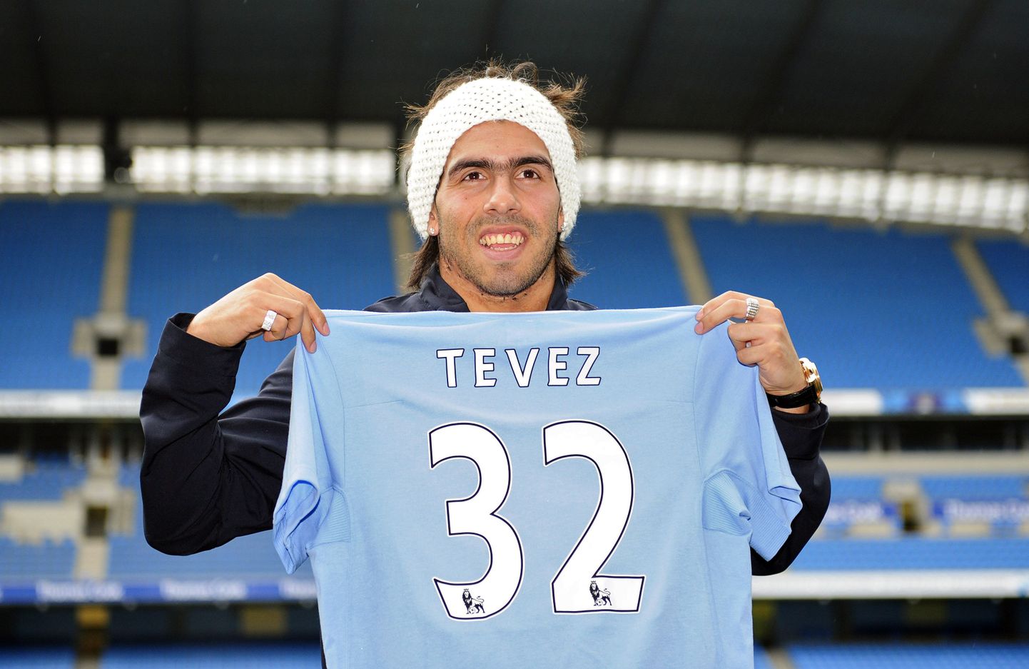 Carlos Tevez hakkab Manchester Citys kandma numbrit 32.