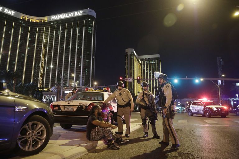 Politsei Las Vegase Mandalay Bay hotelli juures (AP Photo/John Locher)