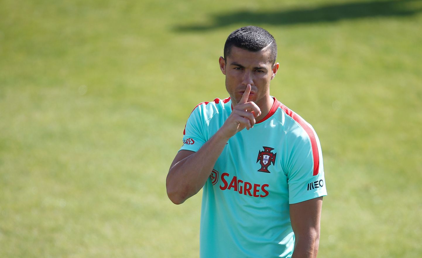Cristiano Ronaldo Portugali jalgpallimeeskonna eilsel treeningul.