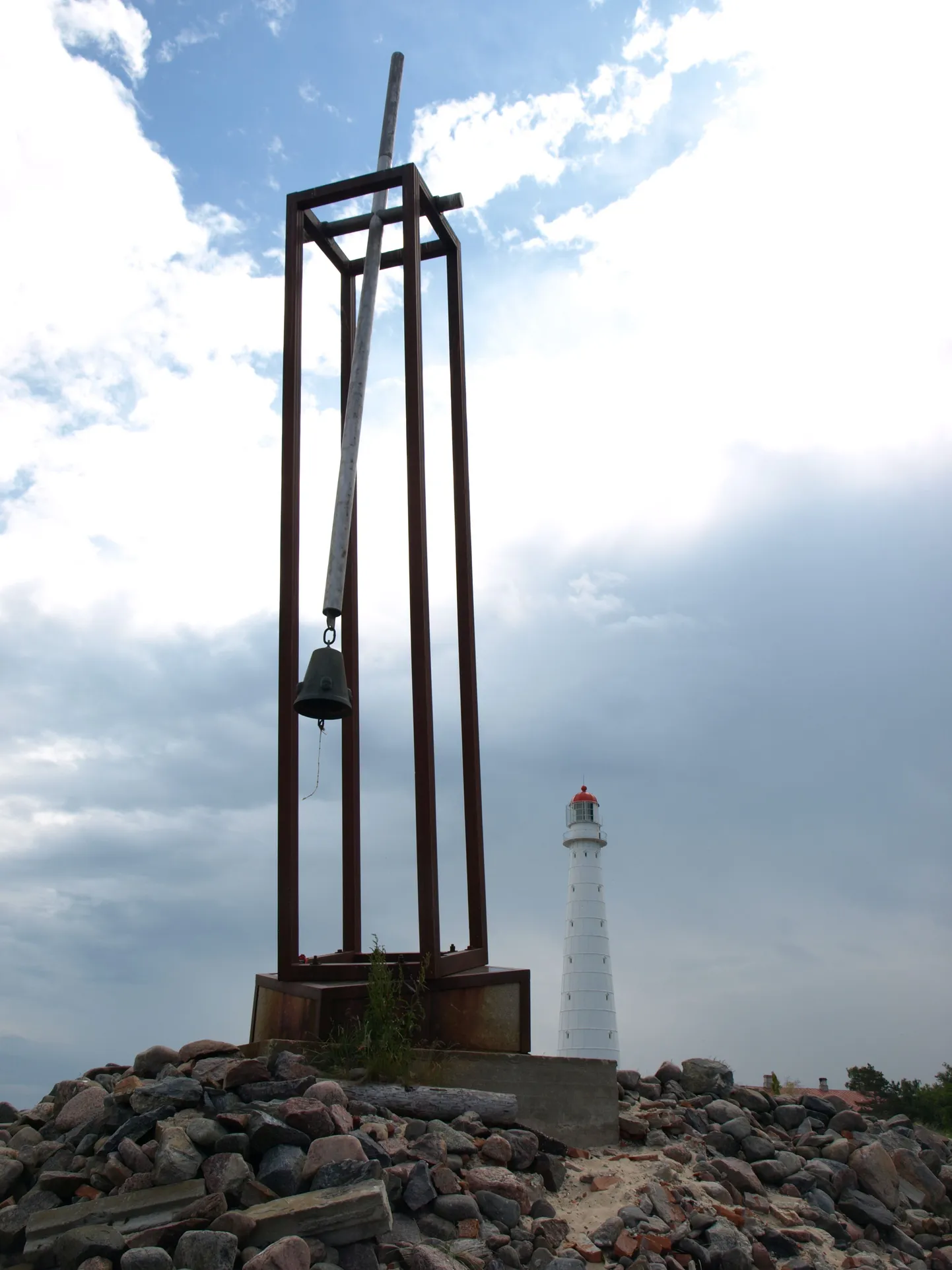Estonia katastroofis hukkunute mälestusmärk Hiiumaal Tahkunas.