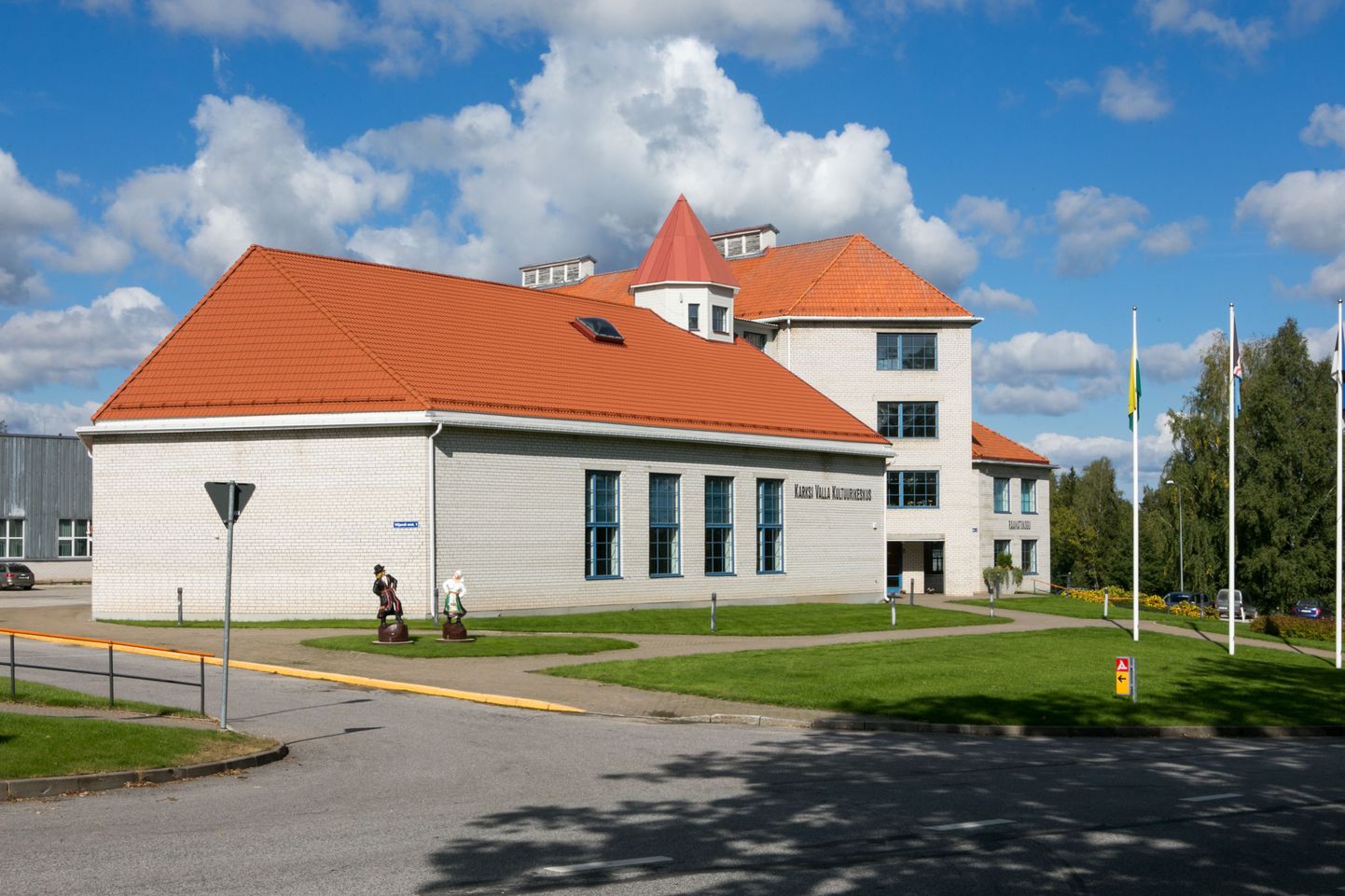 Karksi valla kultuurikeskuses on 2. novembrini üleval kolm näitust: «Karksi valla kultuuriloojad läbi aastate», «Kultuurilugu kivis» ja «Balti kett 25».