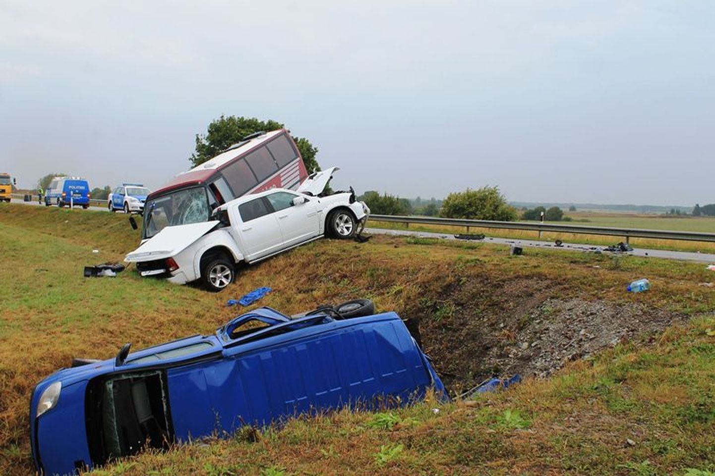 Reede ennelõunal juhtus Tallinna-Narva maantee 125. kilomeetril avarii. Õnnetuses sai vigastada 25 inimest, üks neist suri esmaspäeva hommikul haiglas.