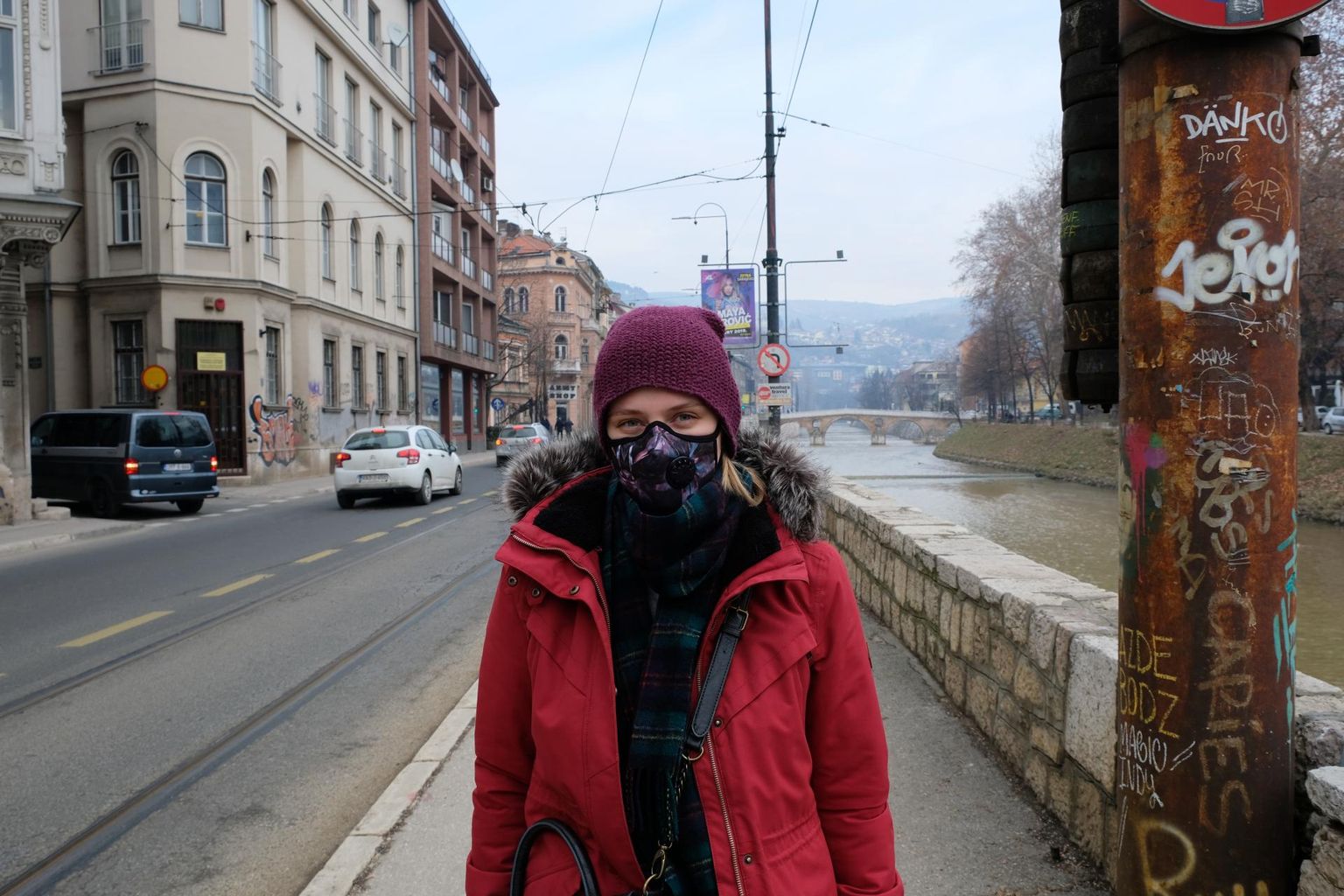 Loo autor Sarajevo tänavatel mask ees, et tervist hoida.