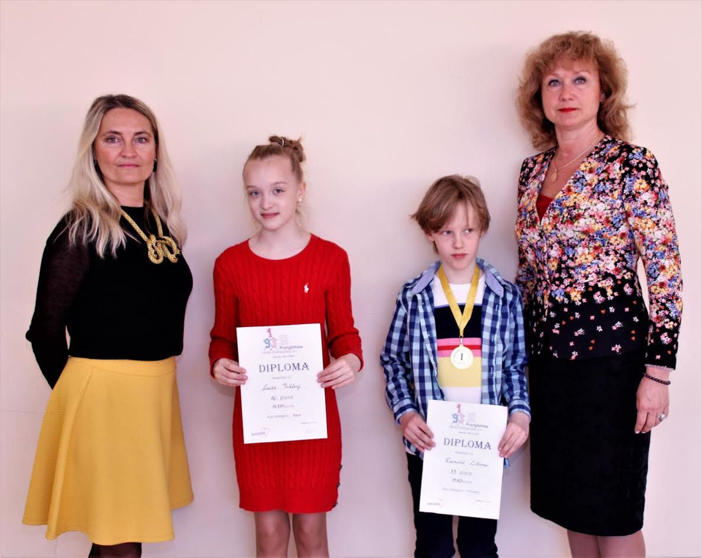 Mai kooli 1.a klassi õpilane Raimond Lillemaa (paremalt teine)saavutas rahvusvahelistel pranglimise meistrivõistlustel esimeste klasside arvestuse esikoha