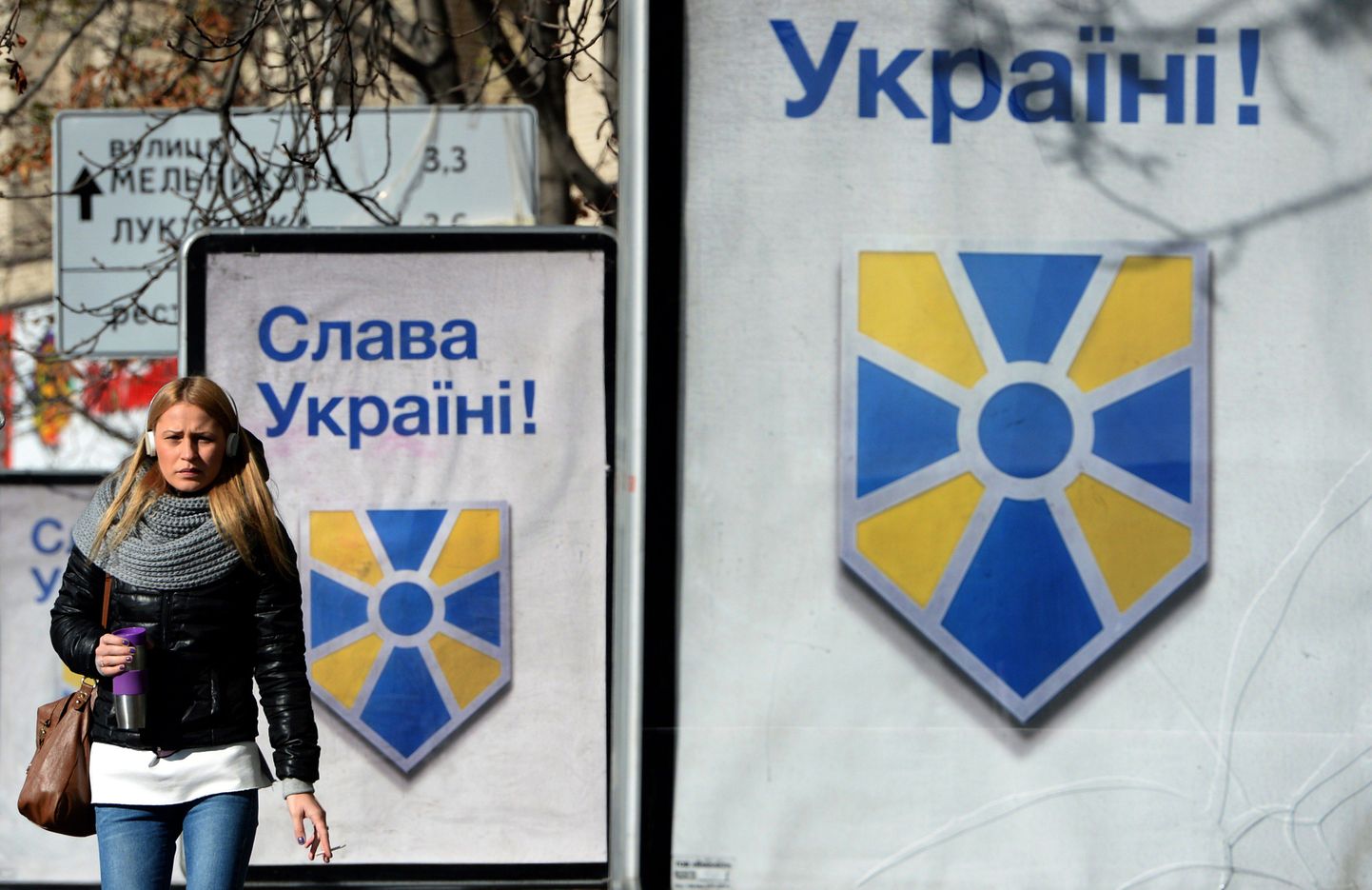Ukraina lipu värvides plakatid