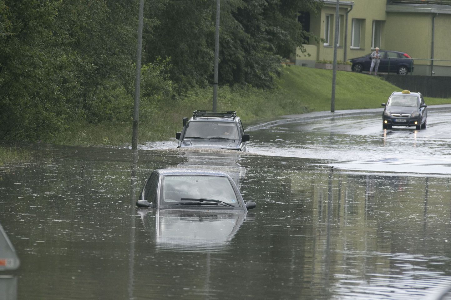 Дождь преподнес большой урок Таллинну. Автовладельцам придется еще долго разбираться с последствиями потопа.