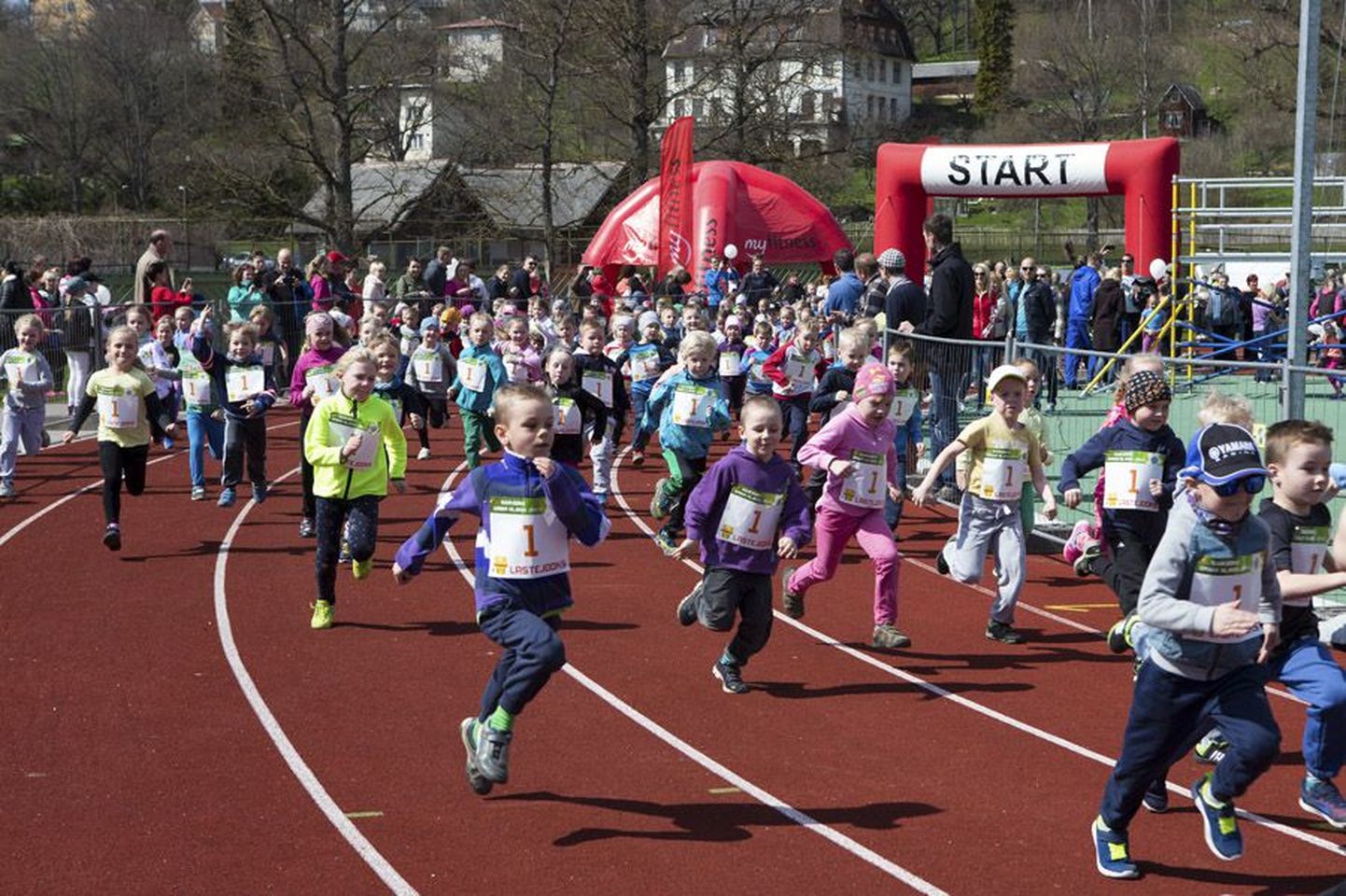 Laupäeval Viljandi staadionil peetud ümber Viljandi järve jooksu lastevõistlustel tegi kaasa 775 väikest spordihuvilist.