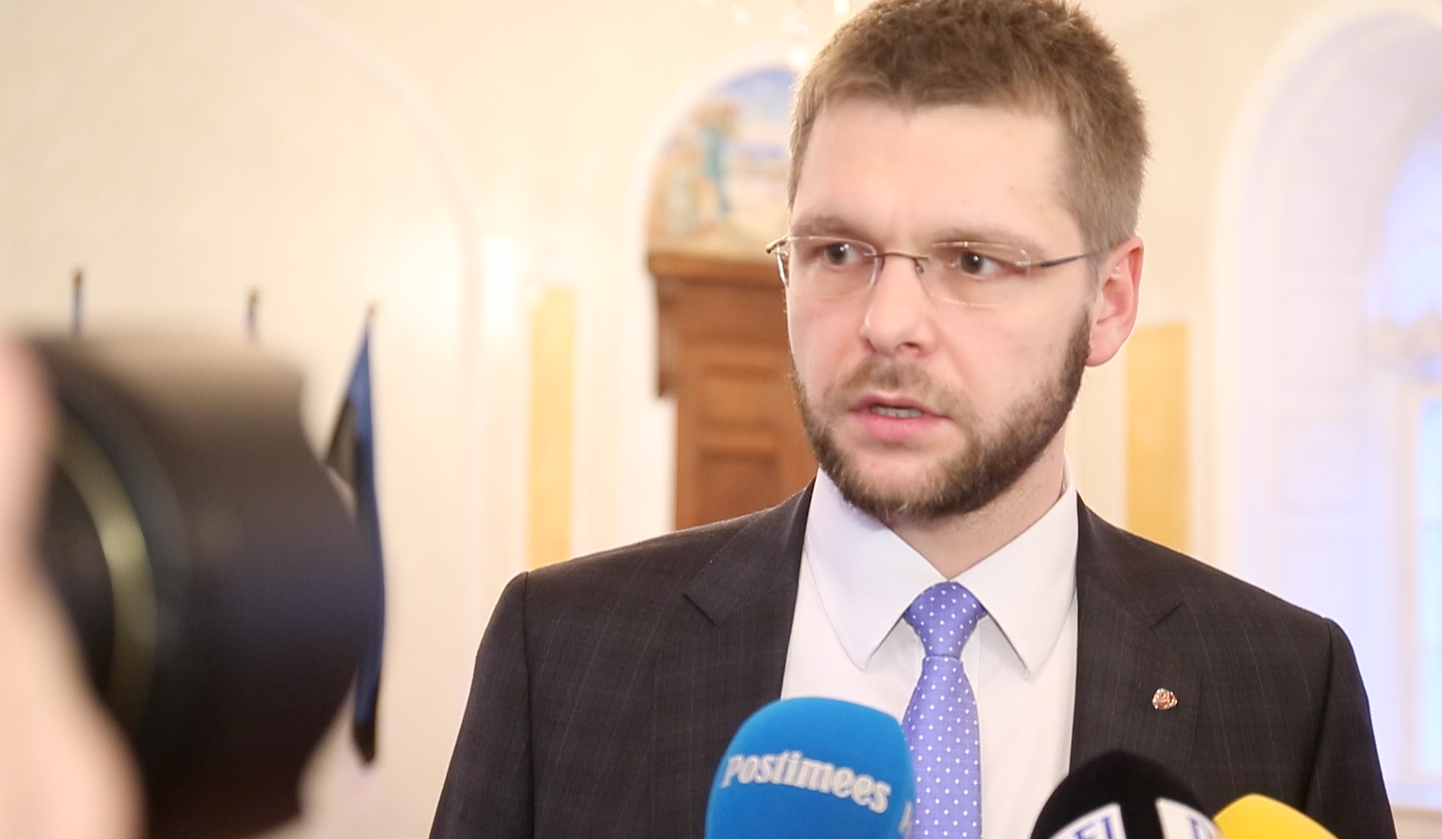 Tervise- ja tööminister Jevgeni Ossinovski sõnul tuleks vähendada kõikide, ka legaalsete uimastite tarbimist.