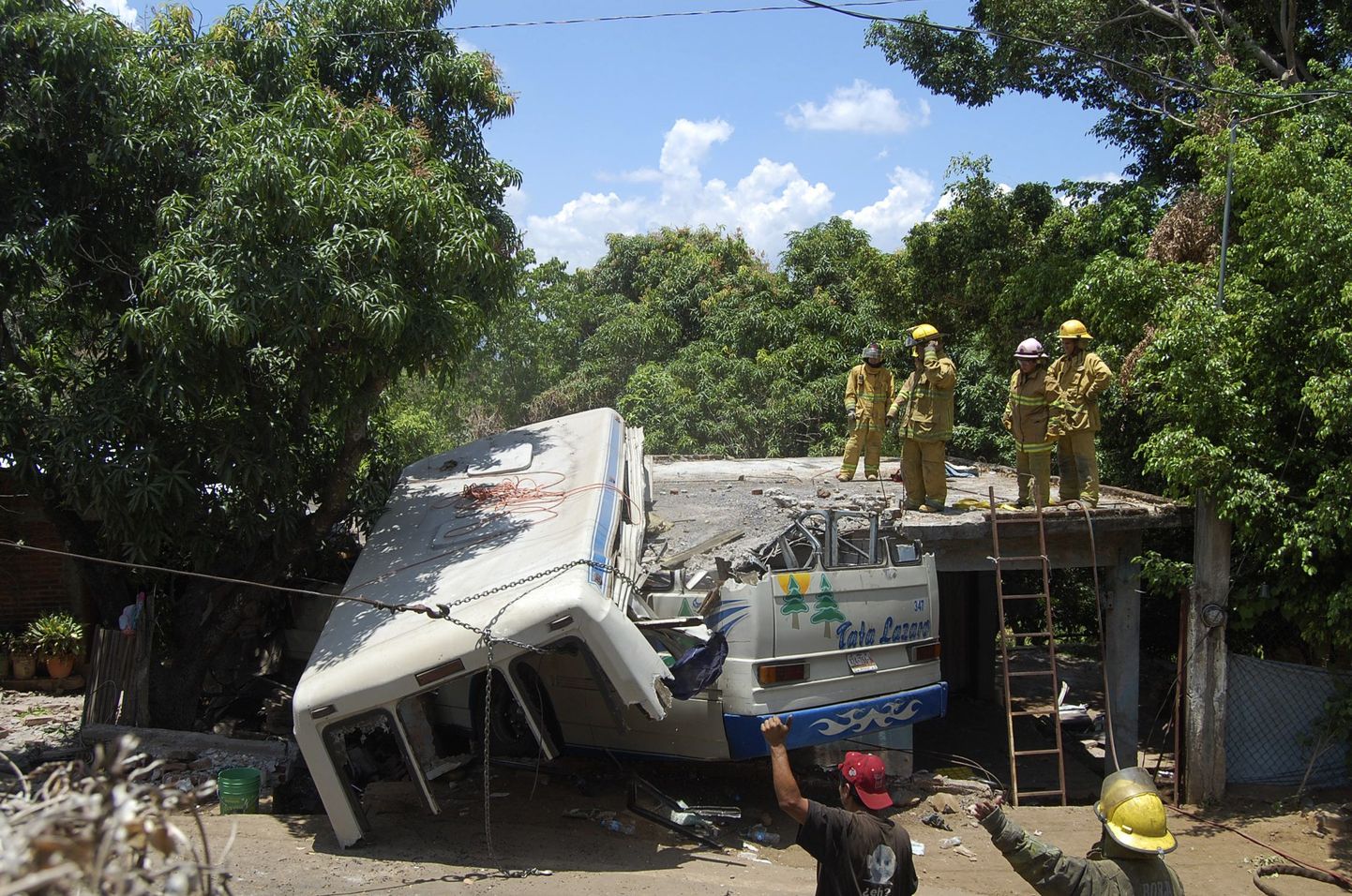 Mehhikos Michoacanis sattus õnnetusse lasteaialapsi ja kasvatajaid vedanud buss