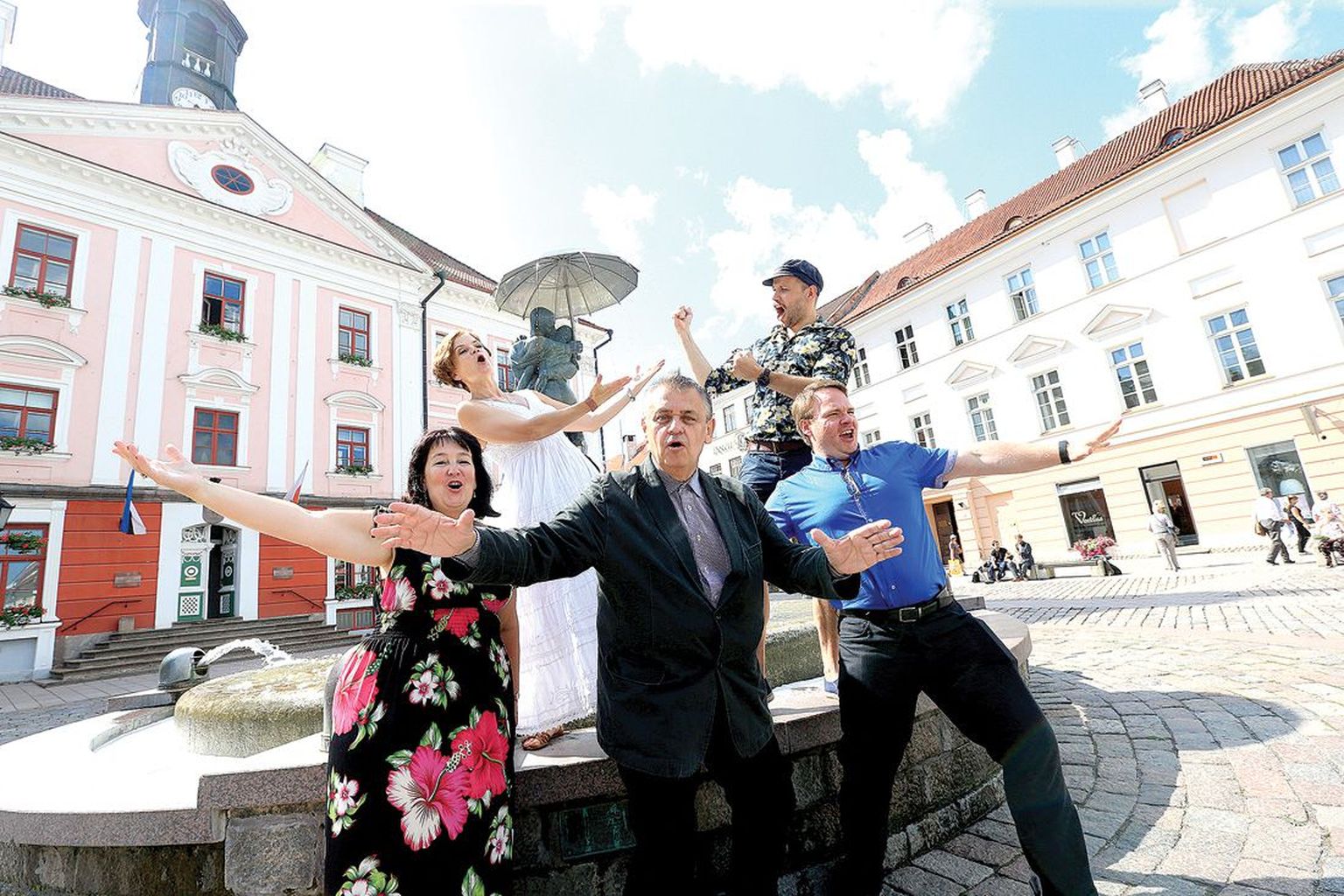 Vanemuise teatri ooperi-solistid
Valentina Kremen (vasakult), Karmen Puis, Jaan Willem Sibul, Rasmus Kull ja Simo Breede on valmis kolmapäeval tartlastele näitama ooperiteatri kõige kütkestavamat külge.