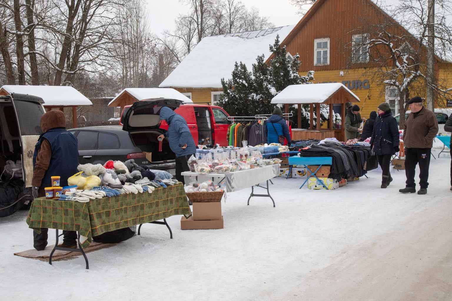 Laat Abja-Paluoja turuplatsil 3.12.2022