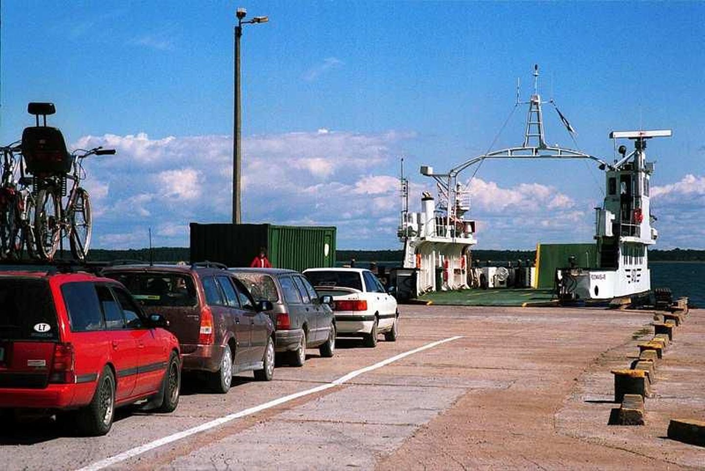 Autod Saaremaal Triigi sadamas.