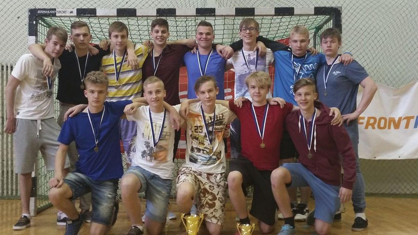 Viljandi spordikooli B-klassi käsipallimeeskond teenis Eesti meistrivõistlustel pronksmedali.