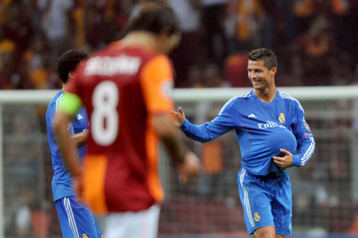 Cristiano Ronaldo (paremal) lõi Madridi Reali särgis 21. kübaratriki ning võis taas mängupalli endale koju viia.