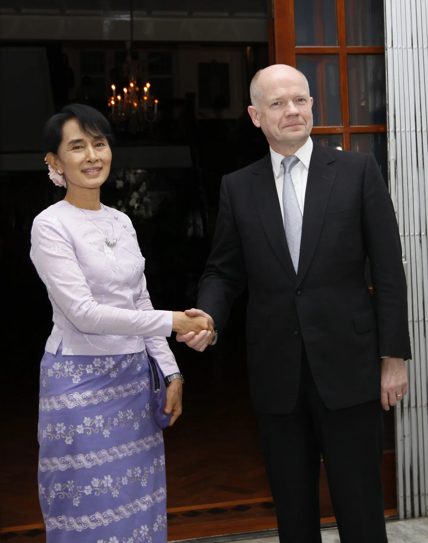 Briti välisminister William Hague ja Birma opositsioonijuht Aung San Suu Kyi