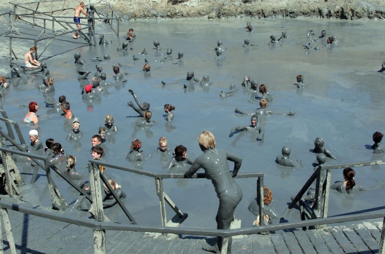 Venemaal mudavees lõõgastujad. Allikas: Itar-Tass
