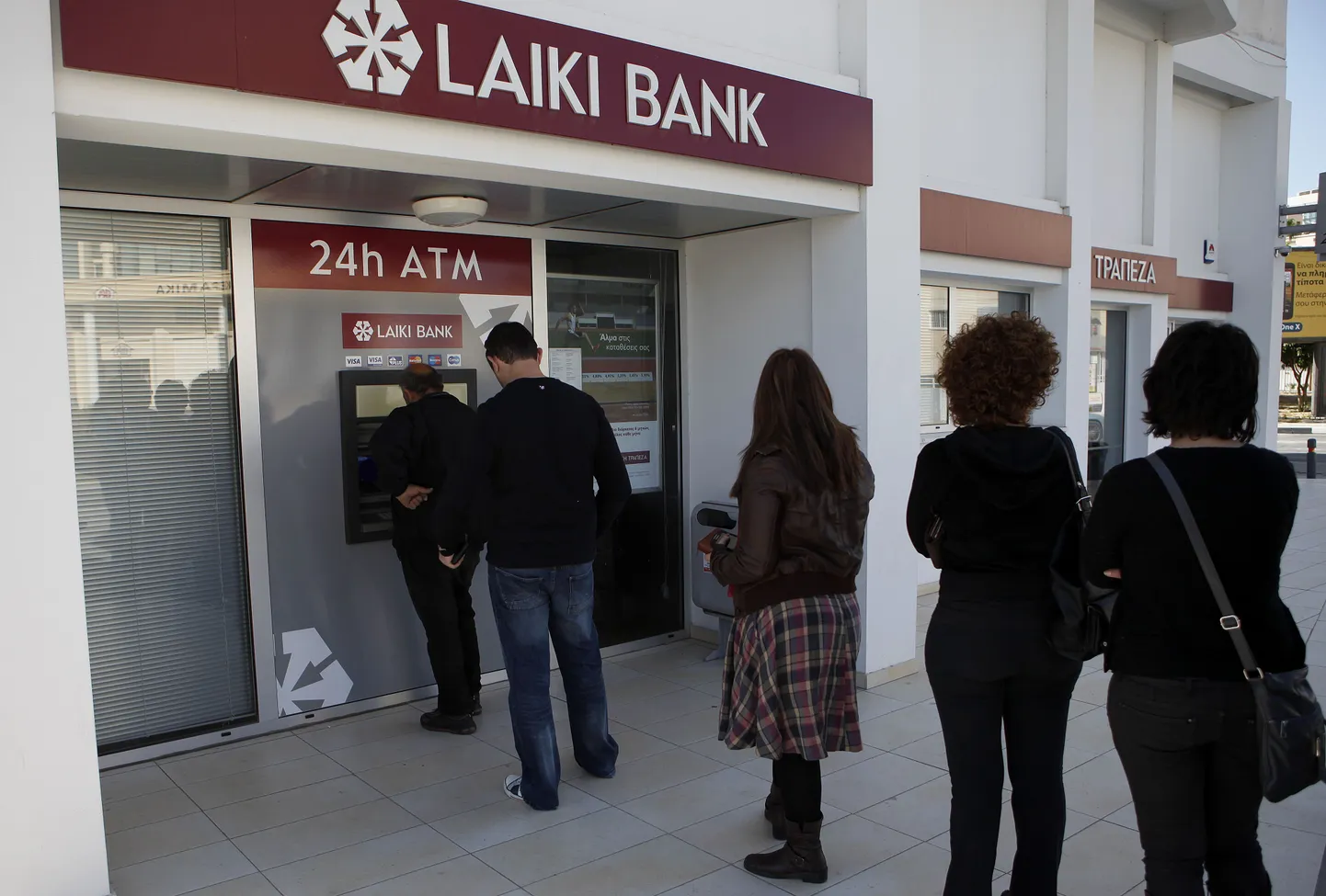 Очередь перед банкоматом. Кипр, 16 марта 2013 года