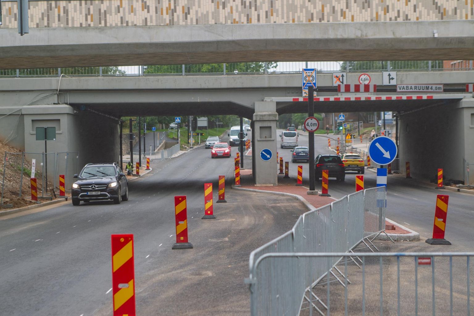 Autod saavad nüüd taas raudteesilla alt läbi sõita mõlemas suunas kahel rajal. Kergliiklejatele on avatud üks tunnel.