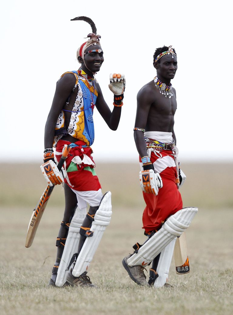 Maasai sõdalased mängivad kriketit