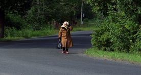 Вот почему в Европе не принято уступать место старшим! А ведь в этом есть смысл...
