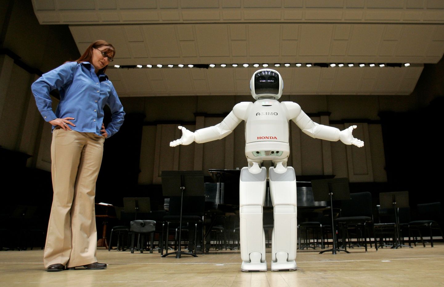 Японский робот Asimo. Иллюстративный снимок.