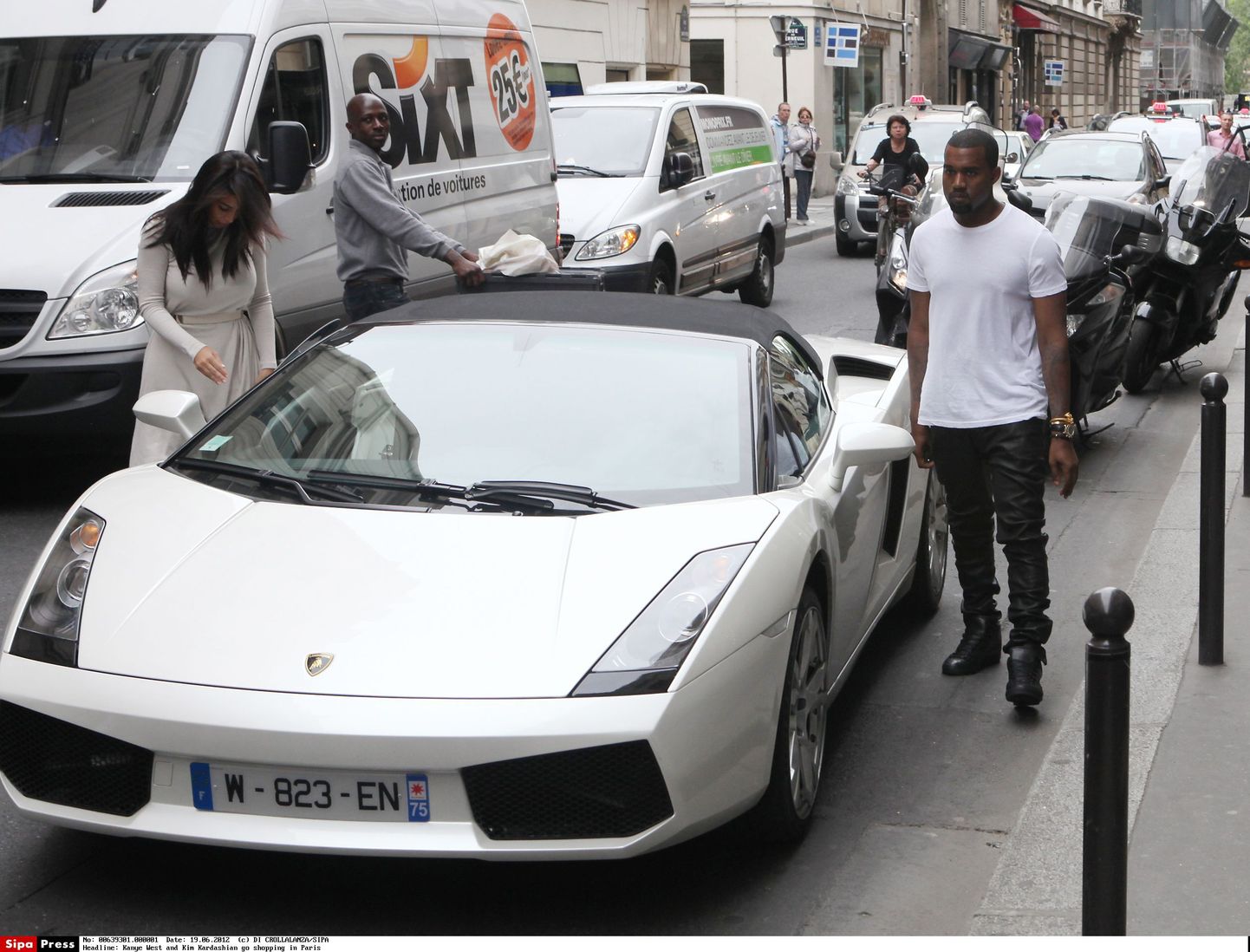 Kanye West and Kim  Kardashian go to Othello accessory shop in France . Paris, FRANCE - 19/06/2012/CROLLALANZA_Goffredo_A_001/1206191715/Credit:DI CROLLALANZA/SIPA/1206191715