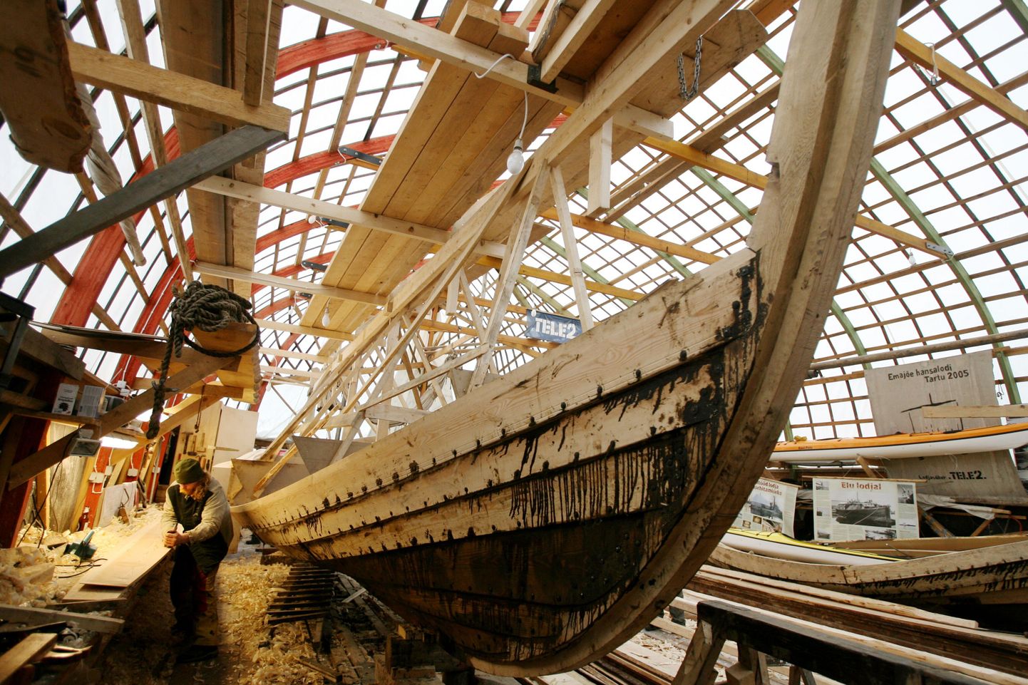 Näide viikingipaadi ehitusest MTÜ Emajõe Lodjaseltsi käe all. Foto on illustratiivne.
