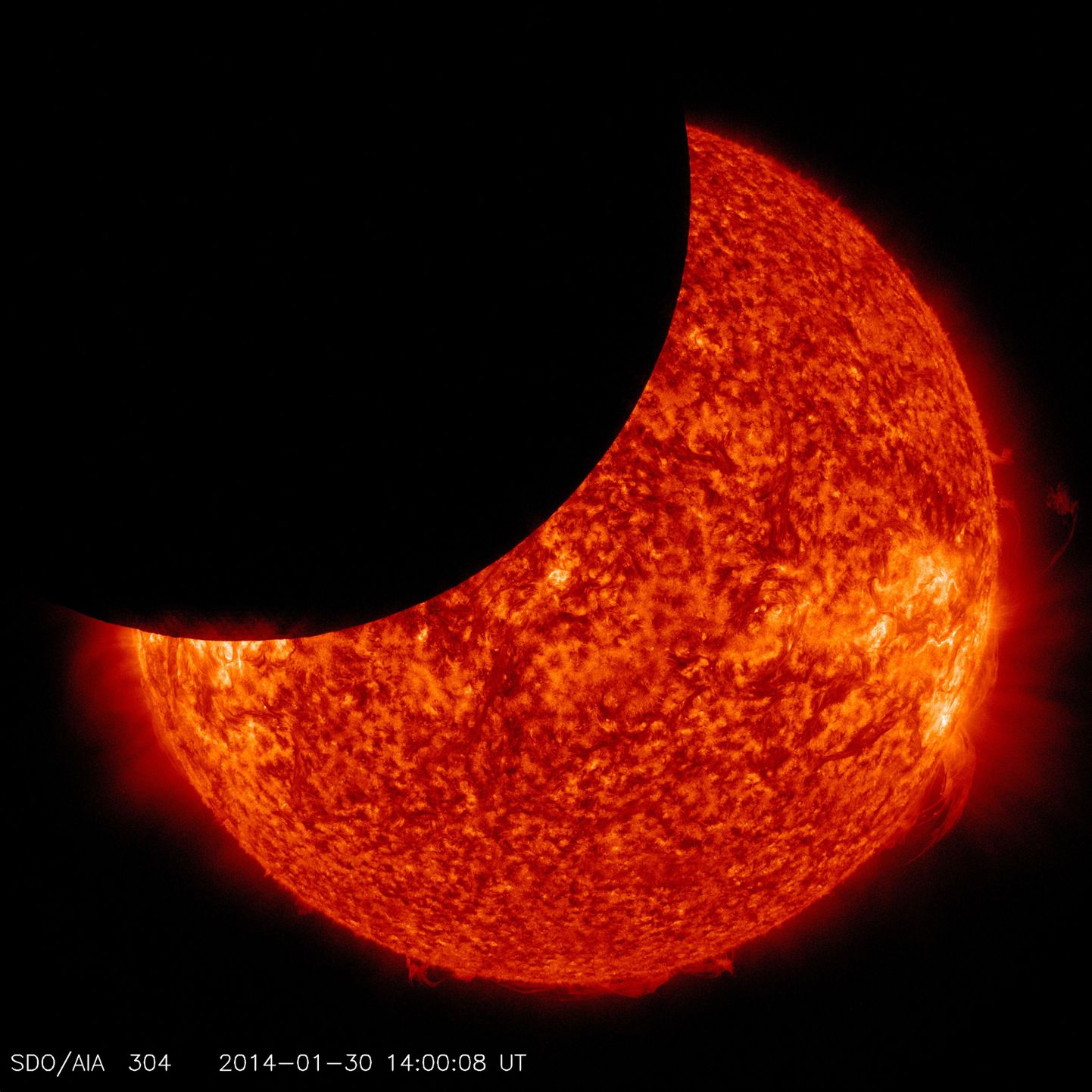 Солнечное "затмение", запечатленное Обсерваторией солнечной динамики NASA