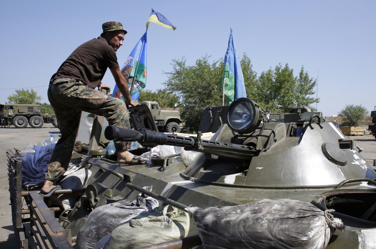 Бронетехника украинской армии в Донецкой области.