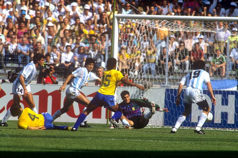 Argentina jalgpallikoondise legendaarne väravavaht Sergio Goycochea (istuli). Foto: