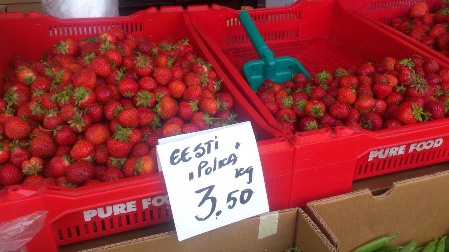 Turul müüdav Eesti maasikas.