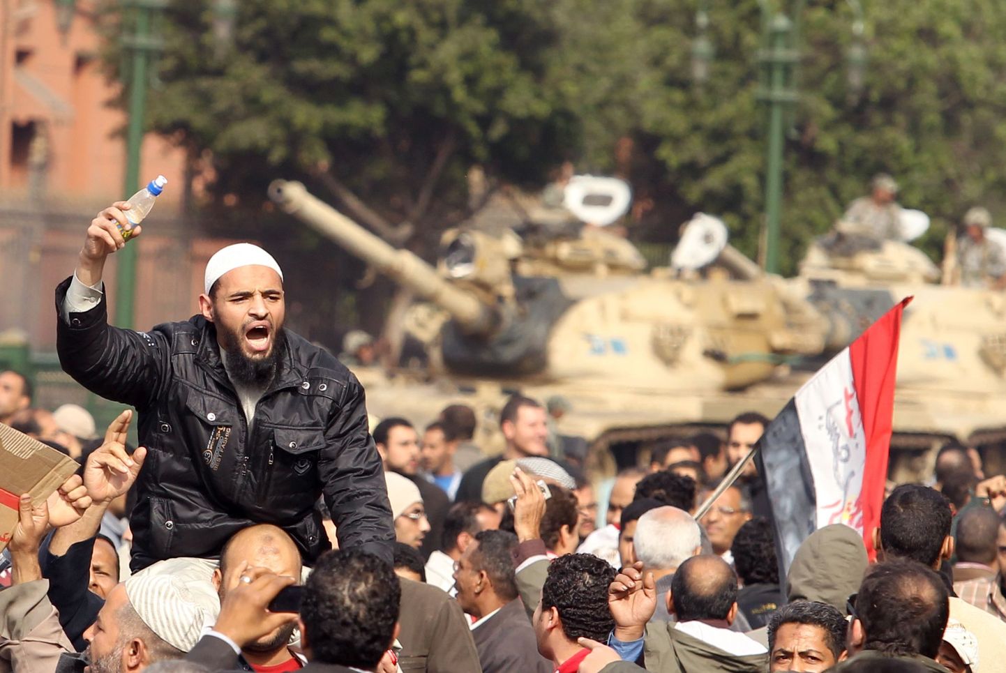 Egiptlased kogunevad Kairo keskväljakule.