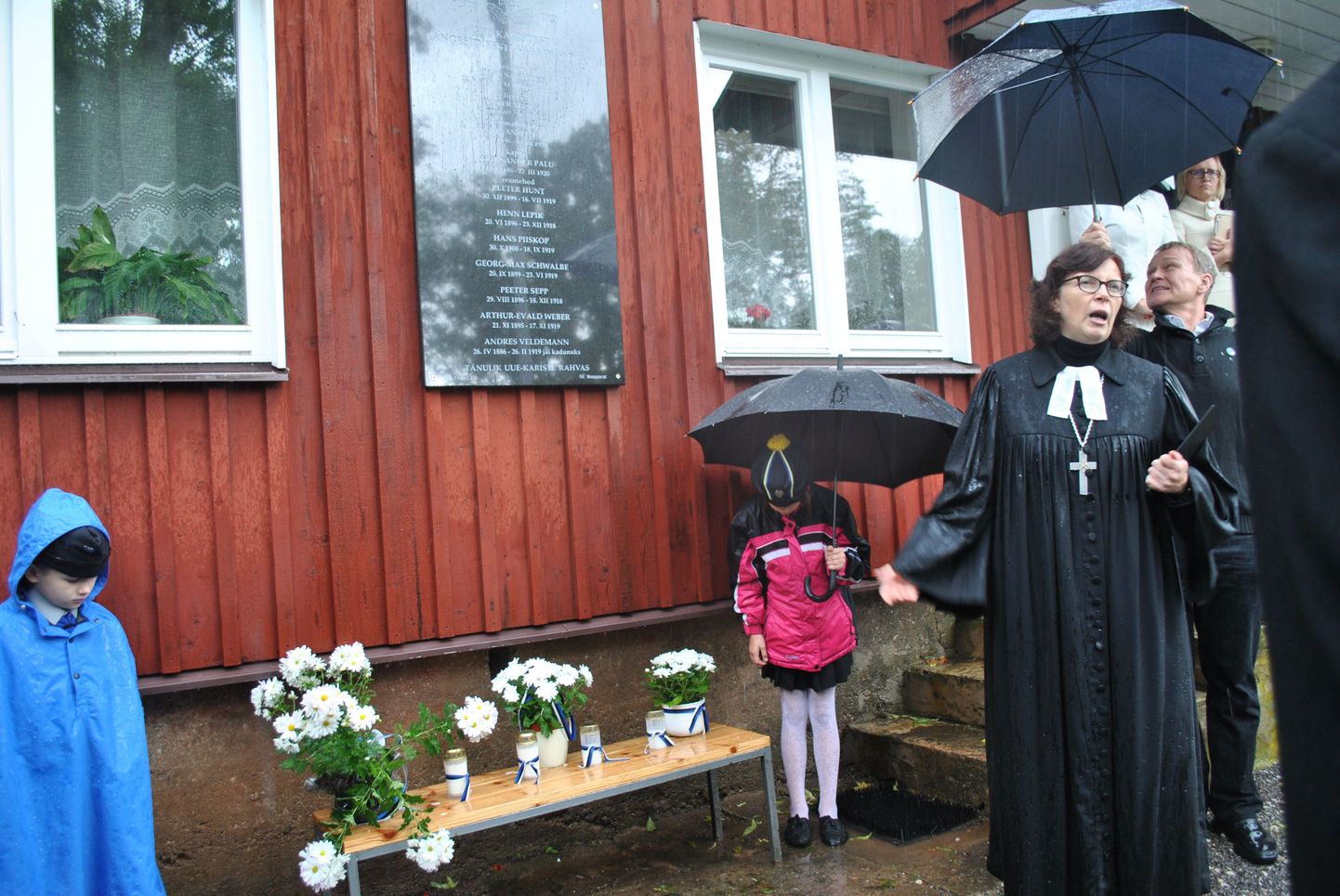 Uue-Karistes avati Eesti Vabadussõjas langenud Uue-Kariste valla kodanike mälestustahvel.