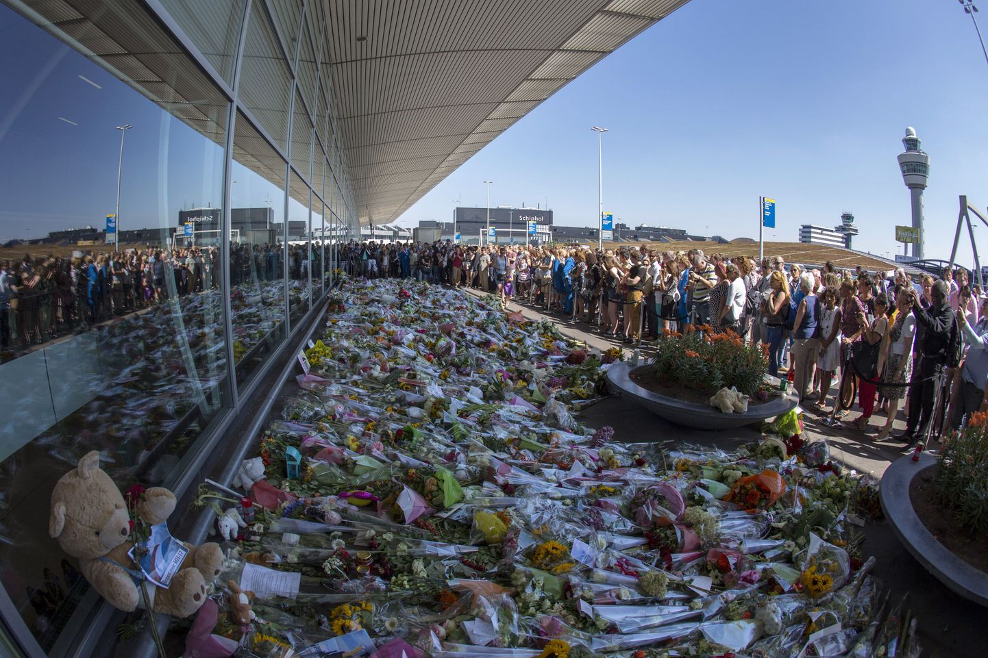 Mälestusüritus  Amsterdami Schipholi lennujaama juures 23. juulil 2014