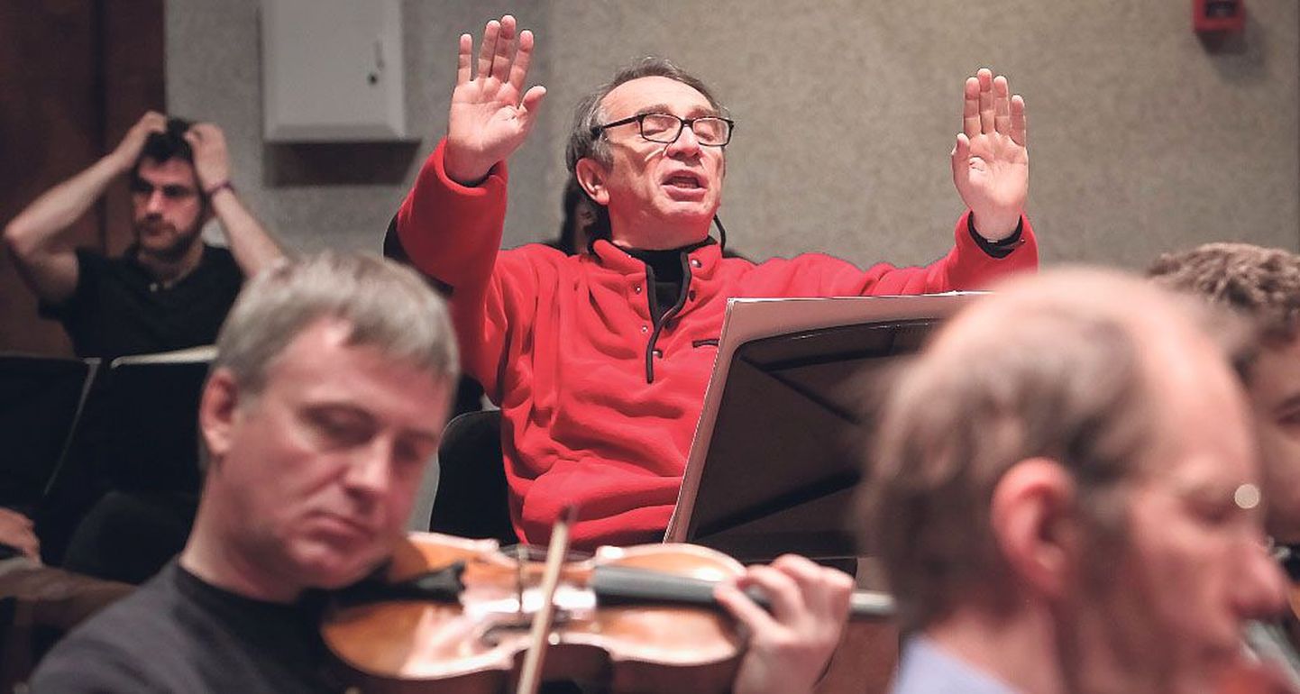 Leonid Grin töötab Pärnu linnaorkestri ja noorte meistrikursuslastega juba mitmendat aastat.