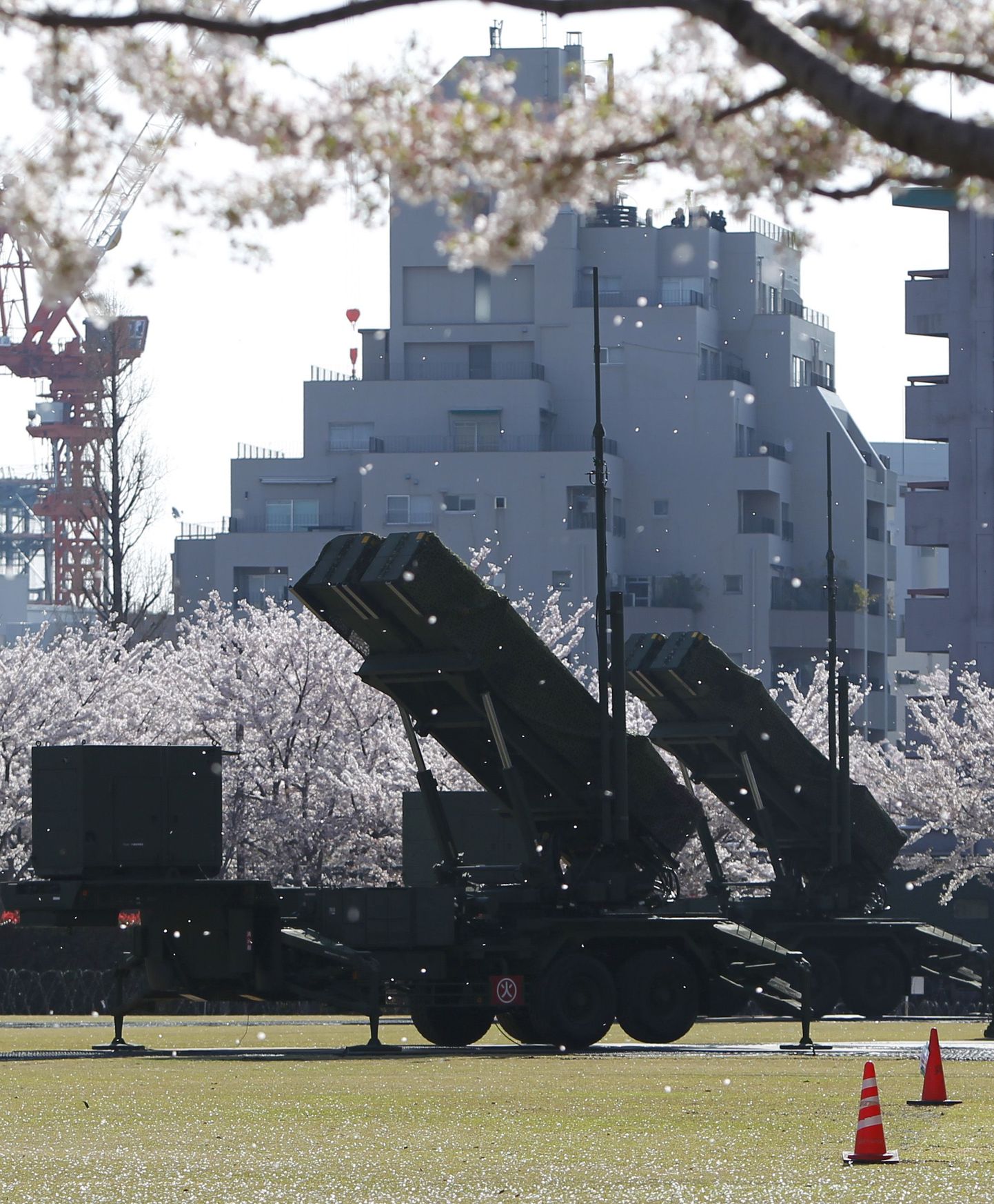 Jaapan on kaitseministeeriumi hoone juurde Tokyos pannud valmis PAC-3 maa-õhk-tüüpi raketid, et võimaliku trajektoorilt eksimise korral teha kahjutuks Põhja-Korea rakett.
