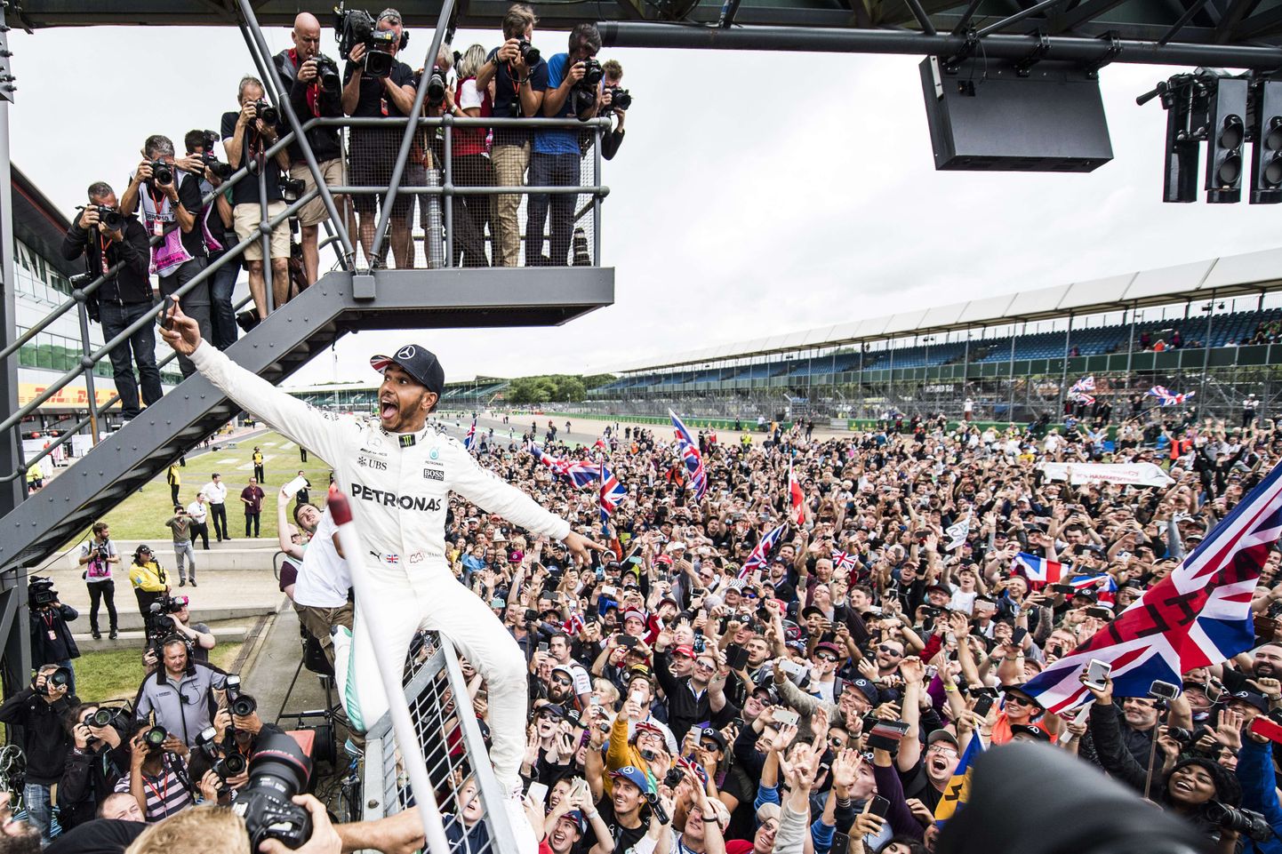 Lewis Hamilton võitis Suurbritannia GP.