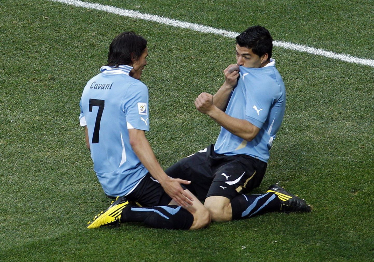 Luis Suarez (paremal) ja Edinson Cavani (vasakul) tähistamas väravat.