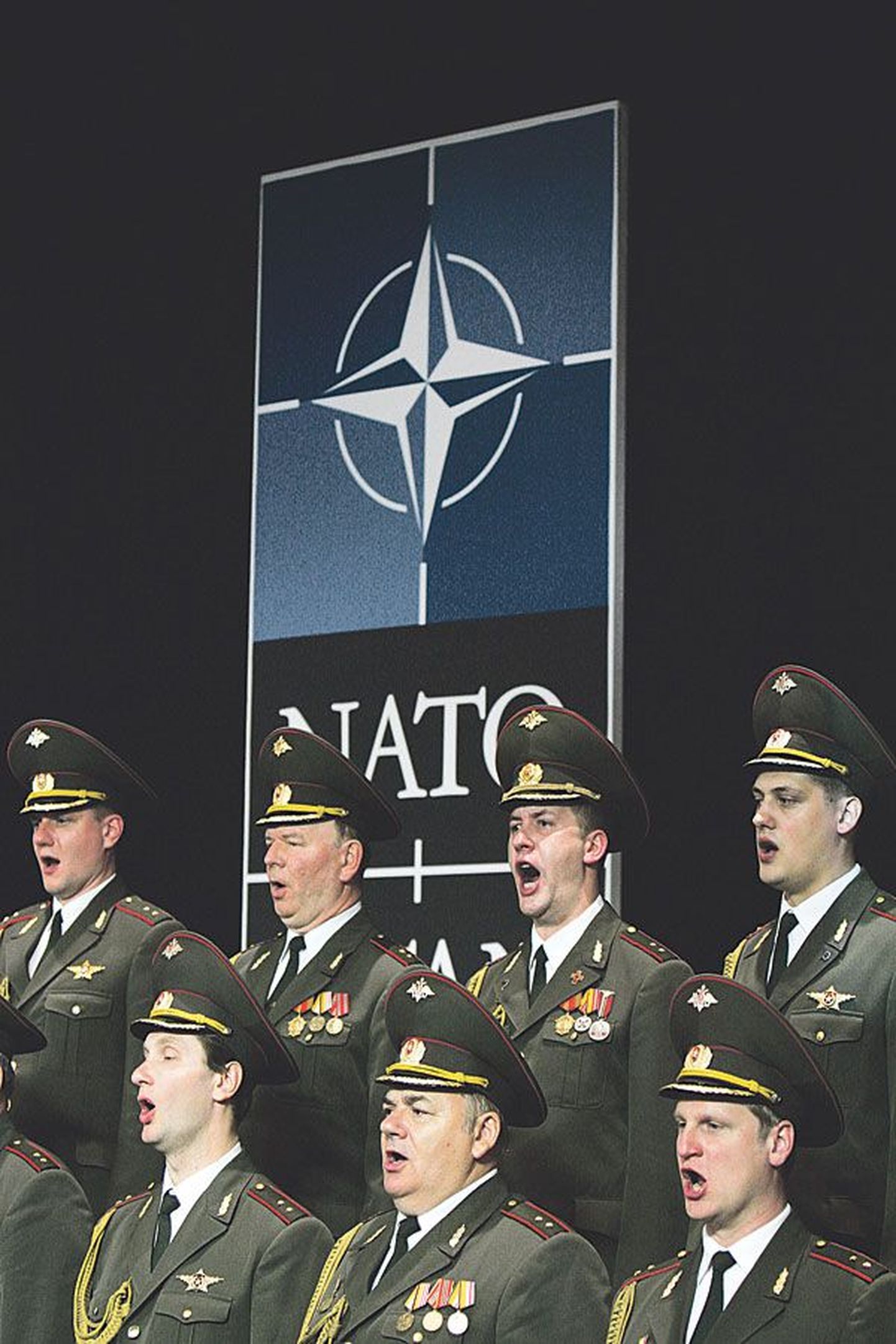 В отличие от Балтийских стран в штаб-квартире НАТО в Брюсселе не испугались выступления Ансамбля песни и пляски Российской армии имени А.В. Александрова, концерт состоялся в мае 2007 года.