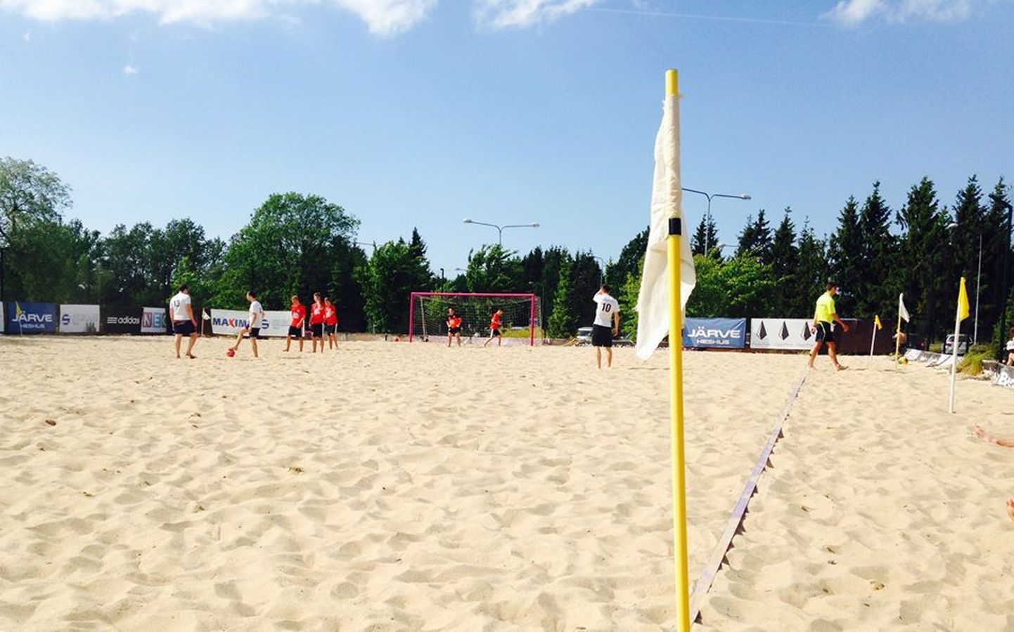 Pärnu meeskond FC Valicecar edenes Eesti rannajalgpalli karikavõistlustel nelja meeskonna vahel peetavale finaalturniirile.
