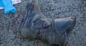 Фото и видео: мотоциклиста, столкнувшегося с пикапом, отбросило под грузовик